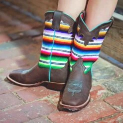 Macie Bean, Super Serape Boots MK9078 -Texasgoldminors Outlet Store macie bean super serape boots mk9078 48175200 96c9 4314 8945 56a9ac3b88d5